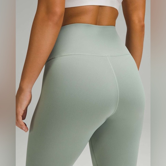 Lululemon Wunder Train Contour Fit
High-Rise Crop 23"
Palm Court - Picture 3 of 5
